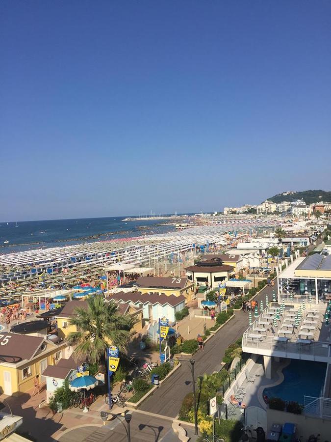 Hotel Bristol Cattolica Eksteriør bilde